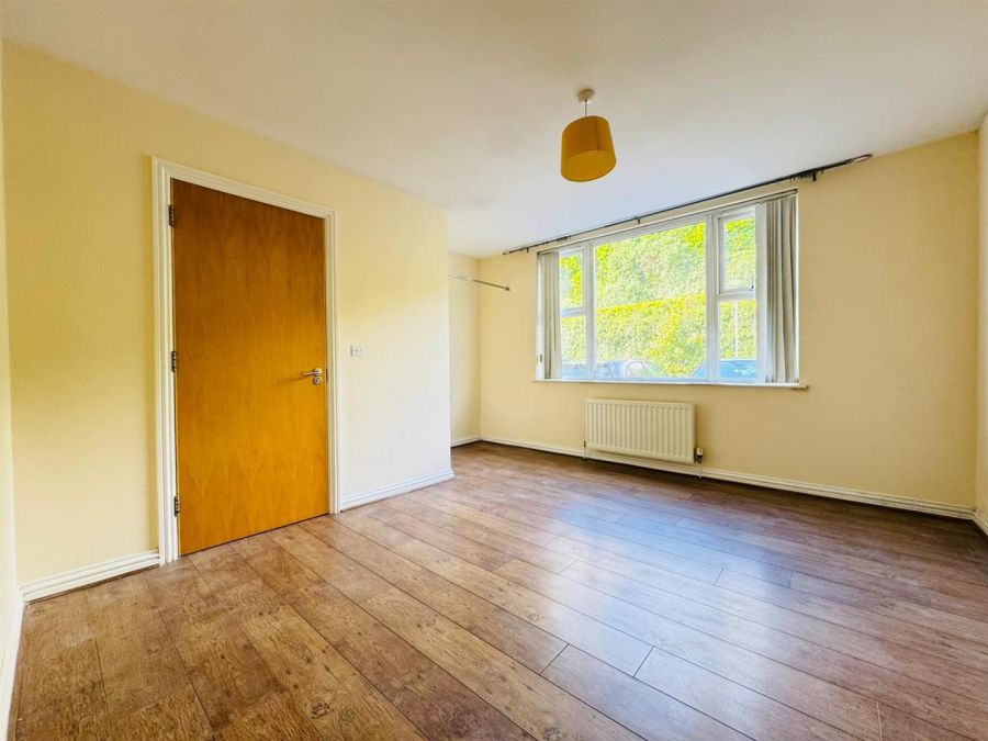 Apt 27, 3 Northview
