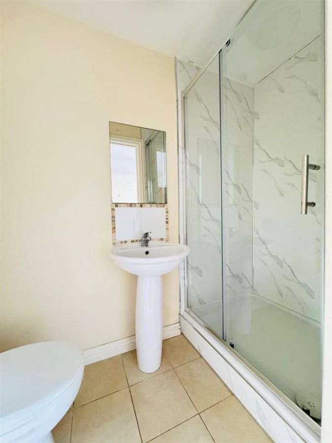 Apt 27, 3 Northview