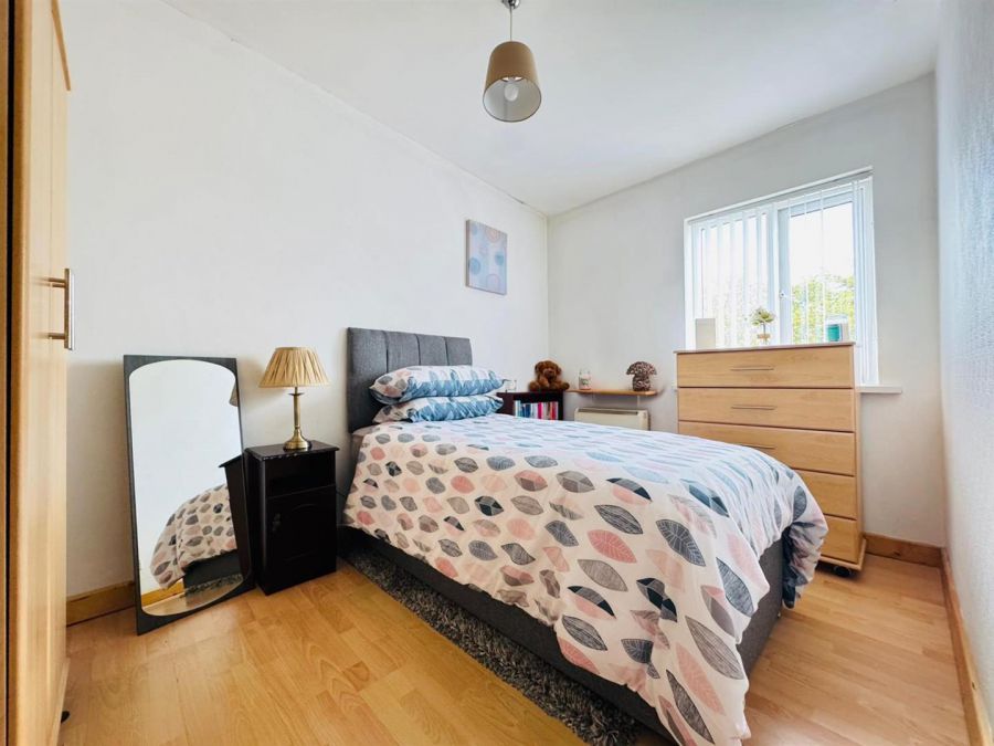 13F Barna Square