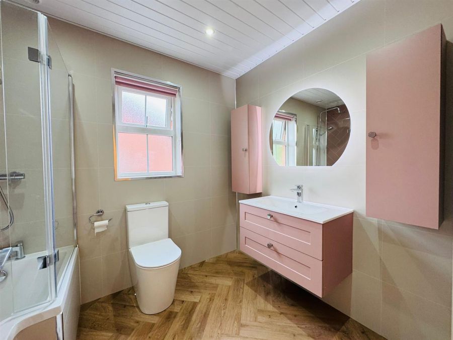 10 Tobar Glen