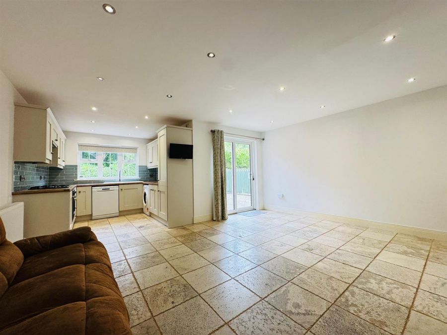 10 Tobar Glen