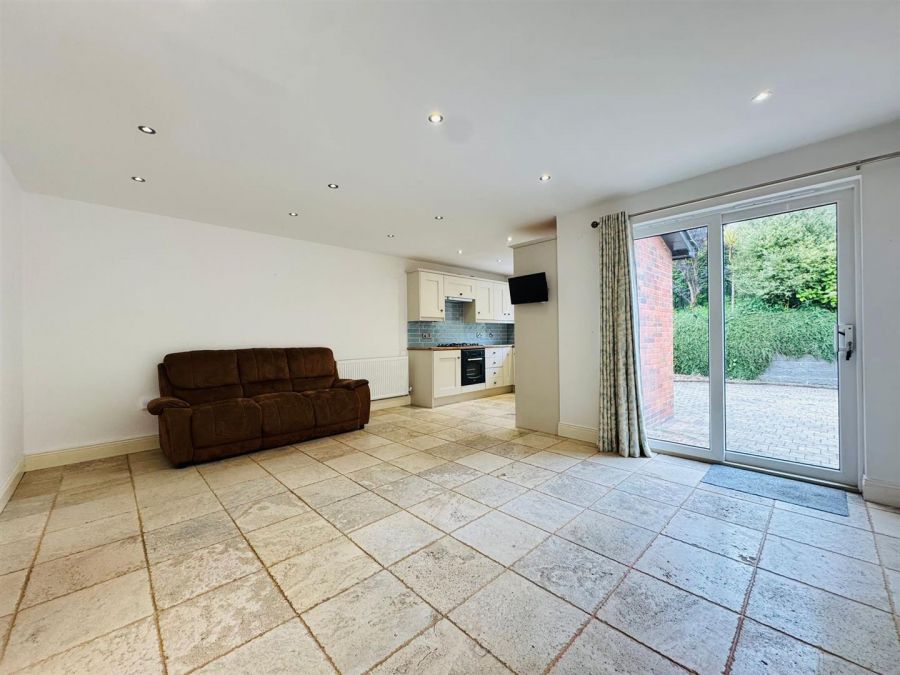 10 Tobar Glen