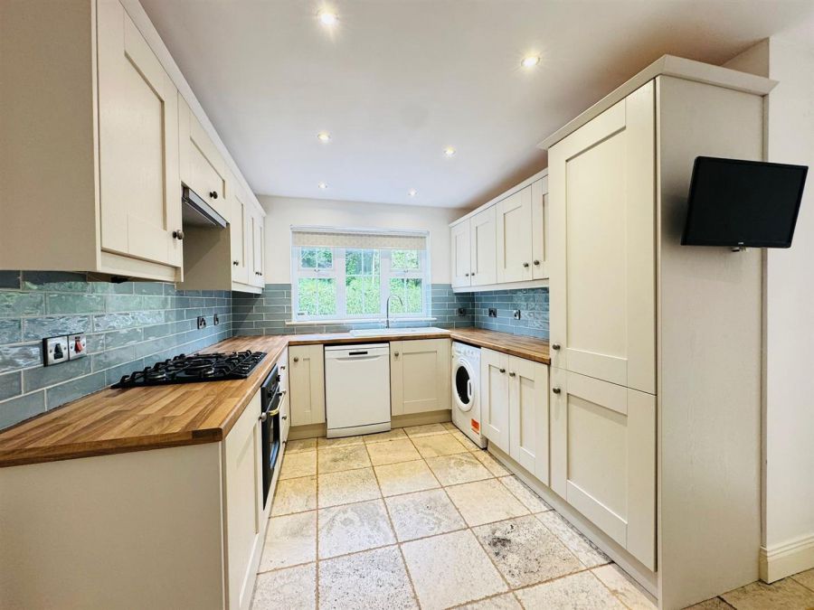 10 Tobar Glen