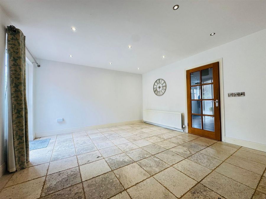 10 Tobar Glen