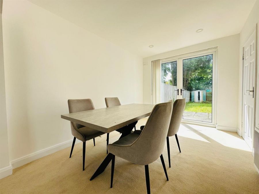 5 Abbots Gardens