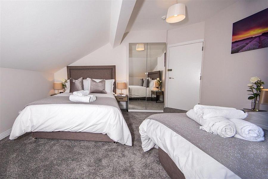 3, 74 University Street