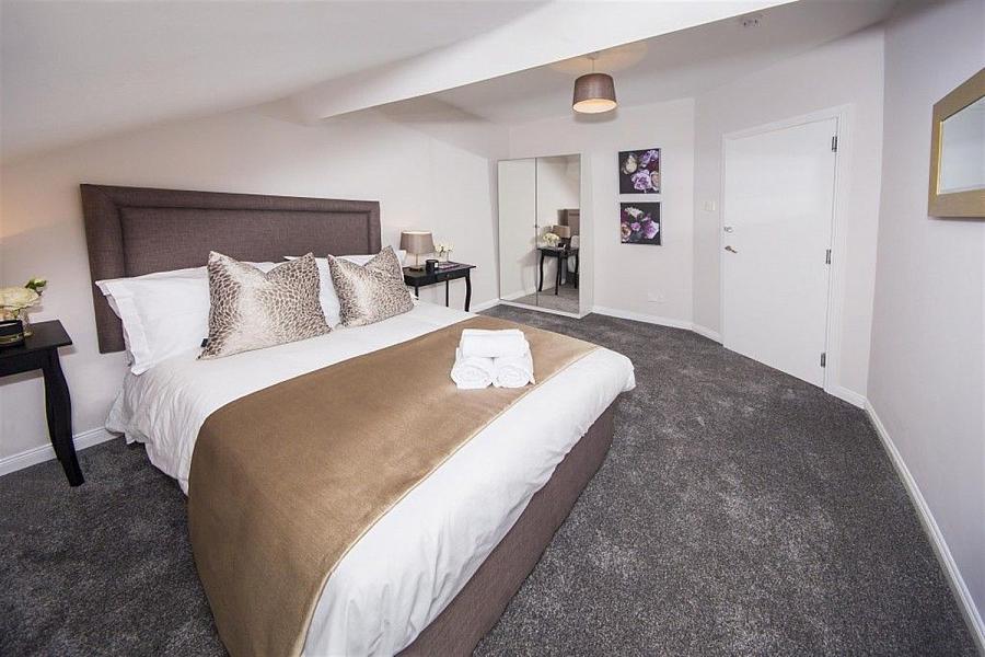 3, 74 University Street