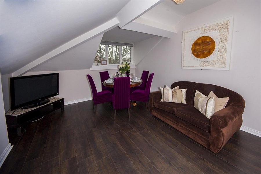 3, 74 University Street