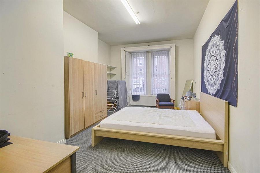 1, 74 University Street