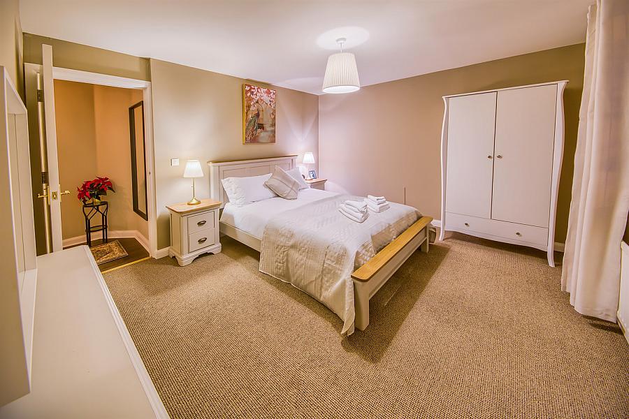1 Pottinger's Quay, 25 Short Strand