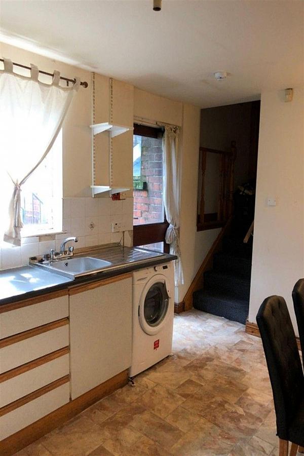 2, 40, Cromwell Road