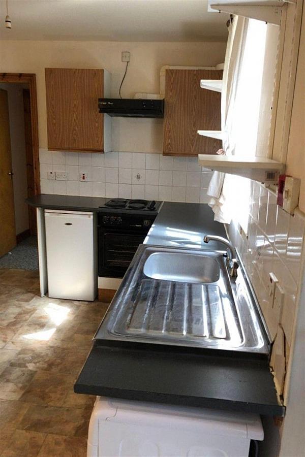 2, 40, Cromwell Road