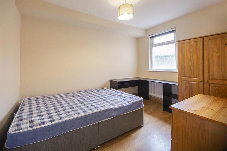 17 Collingwood Avenue