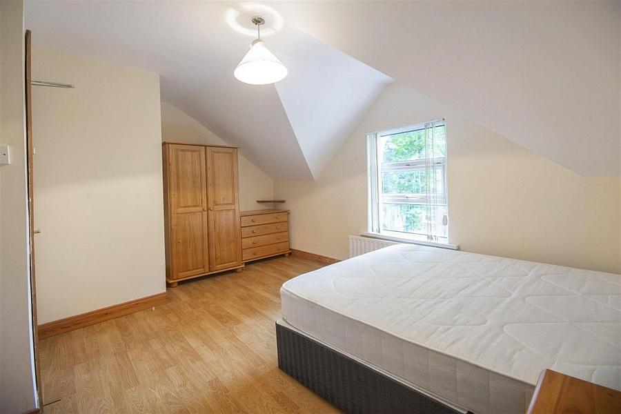 17 Collingwood Avenue