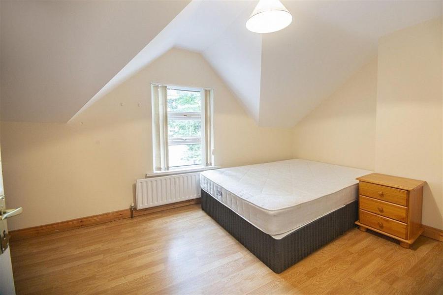 17 Collingwood Avenue