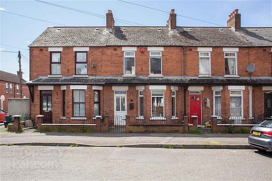 81 Ravenscroft Avenue