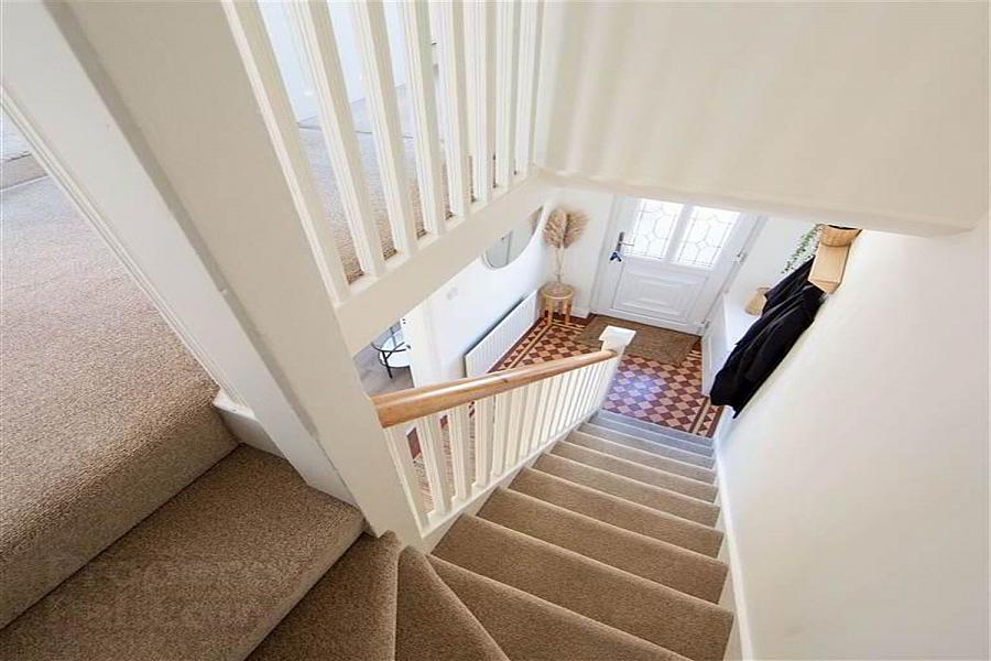 81 Ravenscroft Avenue