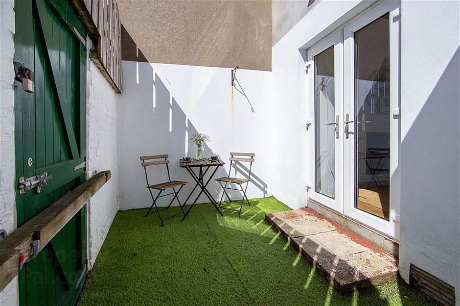 81 Ravenscroft Avenue