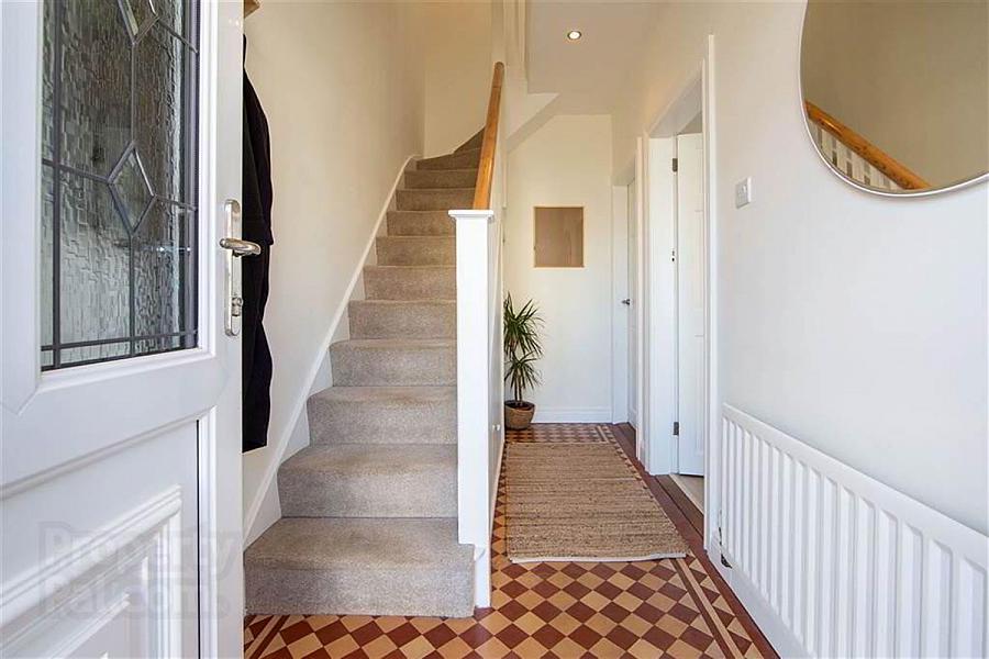 81 Ravenscroft Avenue