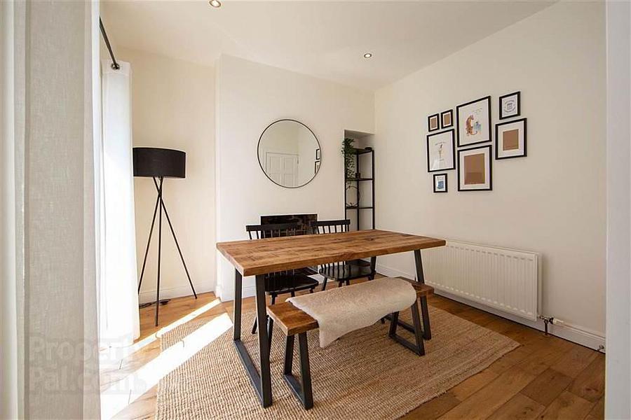 81 Ravenscroft Avenue