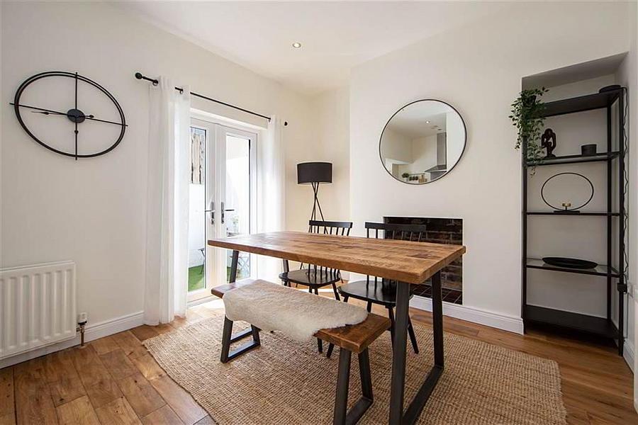 81 Ravenscroft Avenue