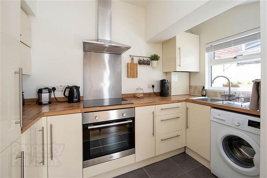 81 Ravenscroft Avenue