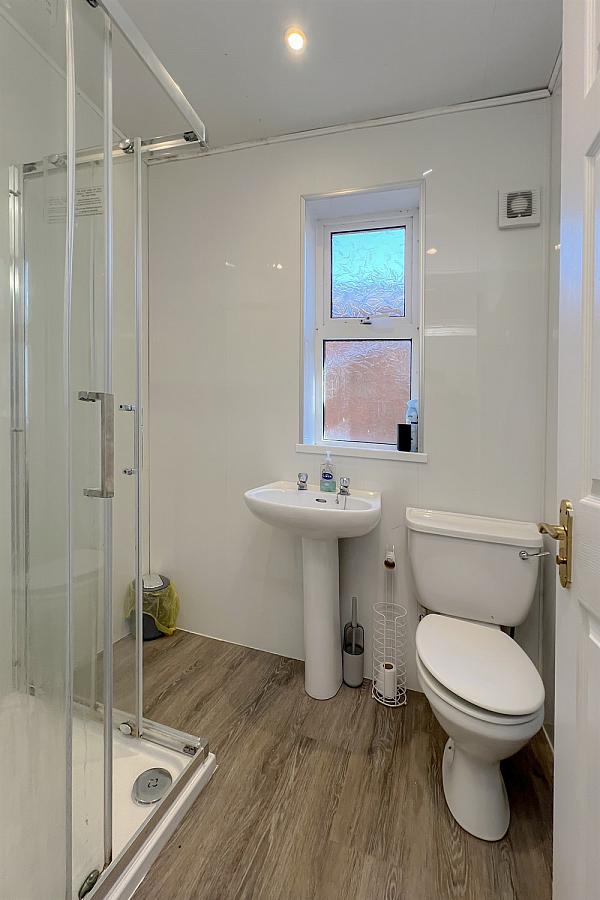 34 Sandhurst Gardens