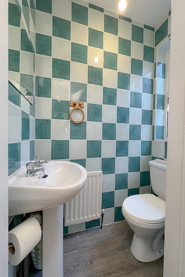 34 Sandhurst Gardens