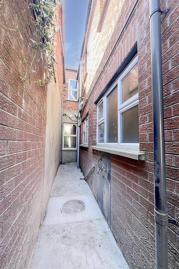 34 Sandhurst Gardens