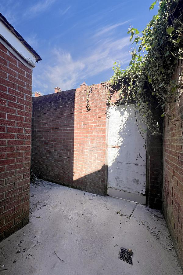 34 Sandhurst Gardens