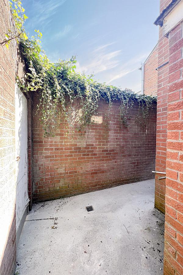 34 Sandhurst Gardens