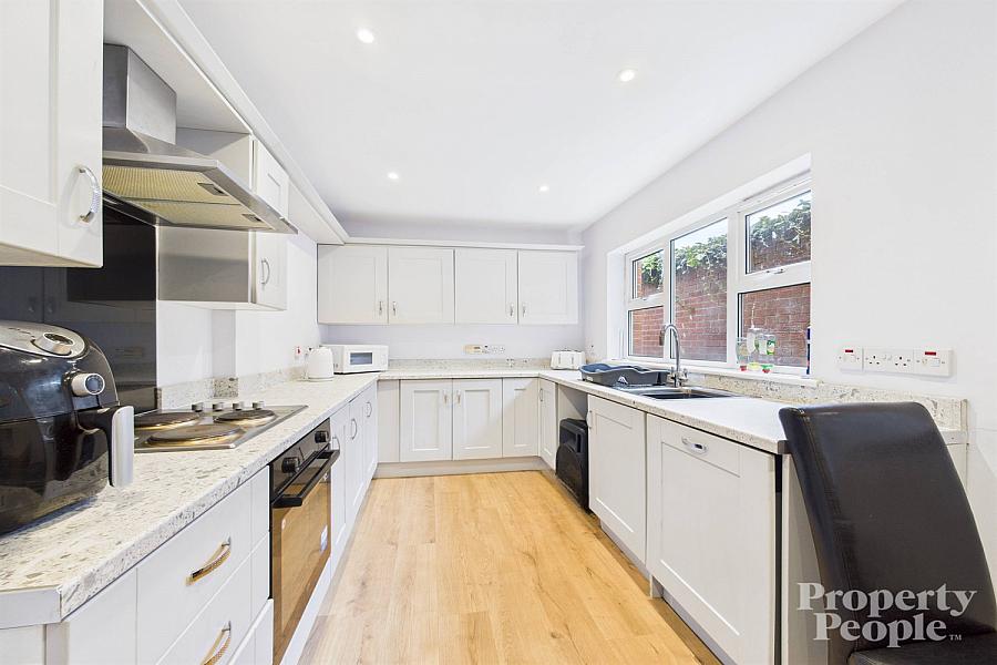 34 Sandhurst Gardens