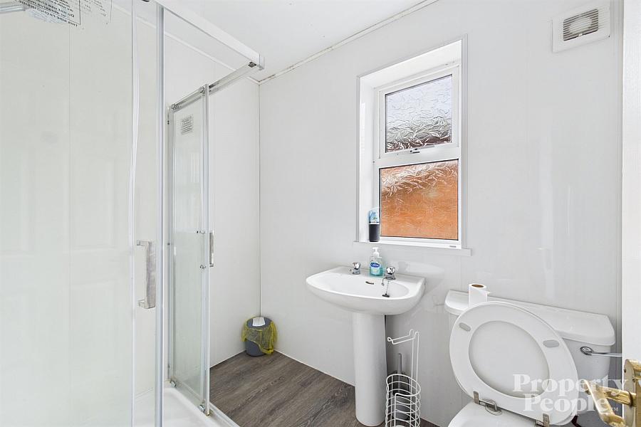 34 Sandhurst Gardens