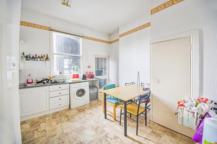 Flat 2, 19 Rugby Road