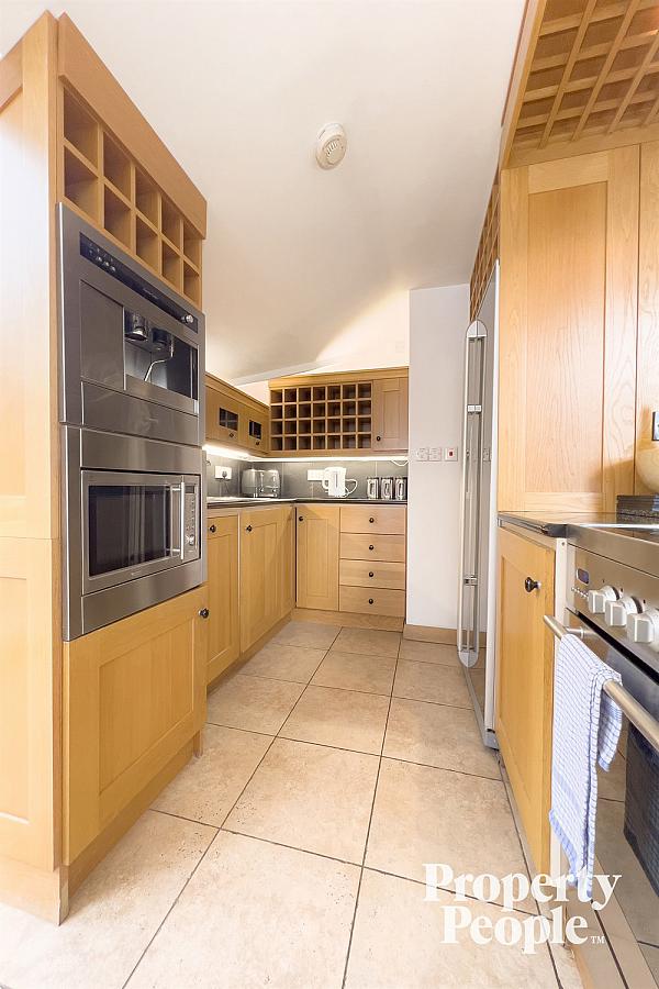 Apartment 17, Pottinger's Quay
