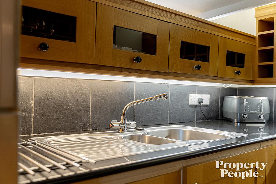 Apartment 17, Pottinger's Quay