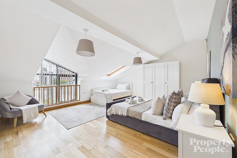 Apartment 17, Pottinger's Quay