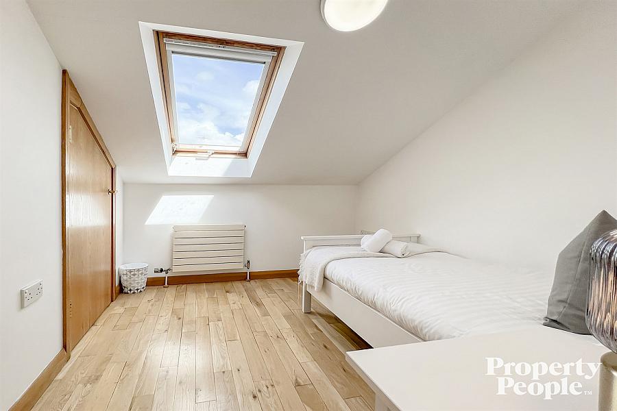 Apartment 17, Pottinger's Quay