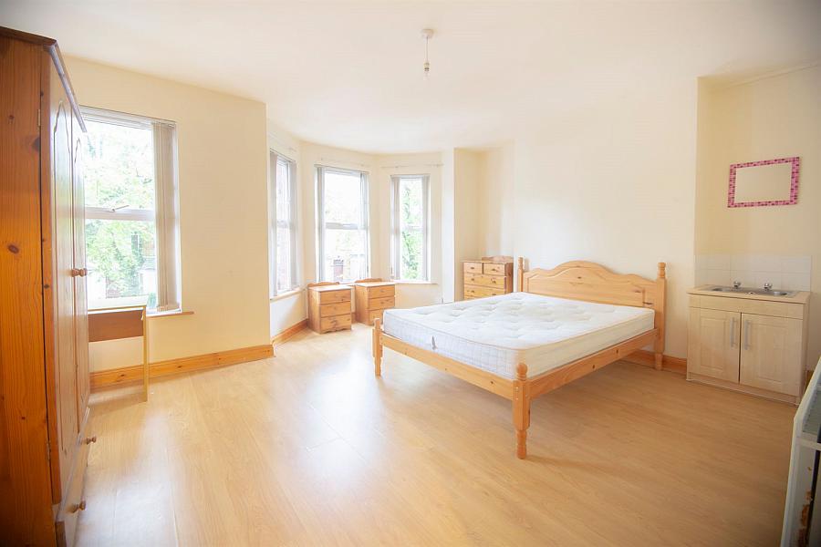 52 University Avenue