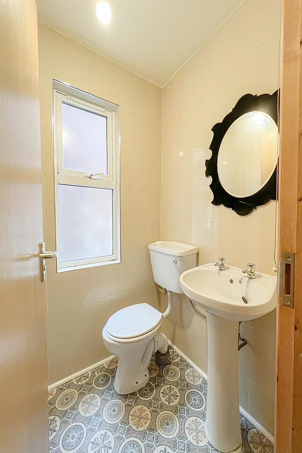 52 University Avenue