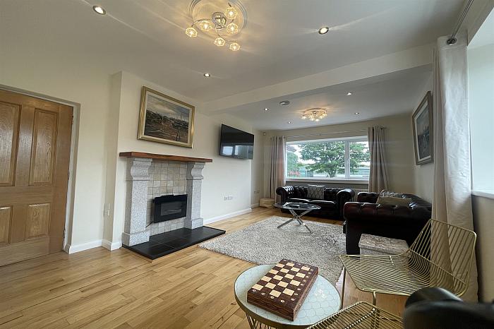 18 Crossowen Road