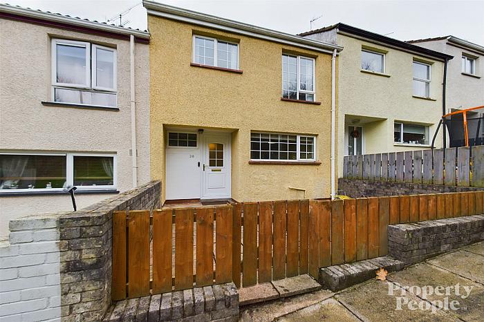 28 Crossowen Gardens,clogher, BT76 0AL