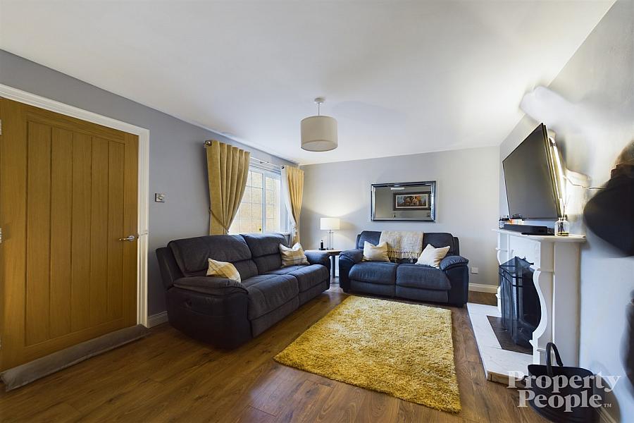 28 Crossowen Gardens