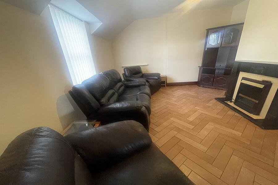 Flat 2, 63 Moore Street