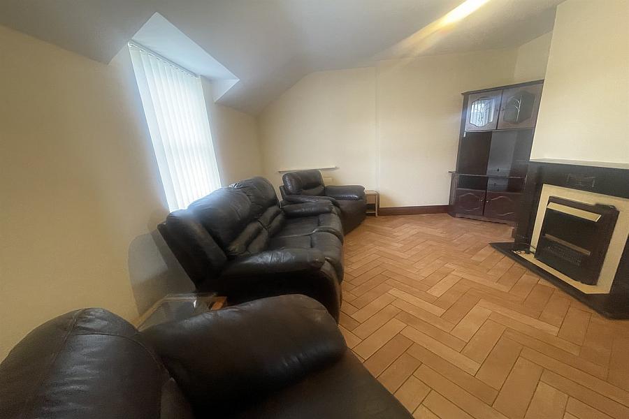 Flat 2, 63 Moore Street