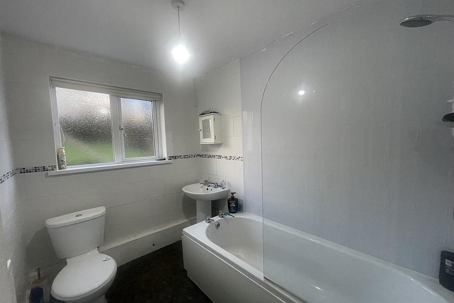 17 Knockview Gardens