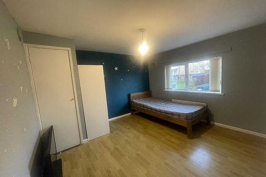 17 Knockview Gardens