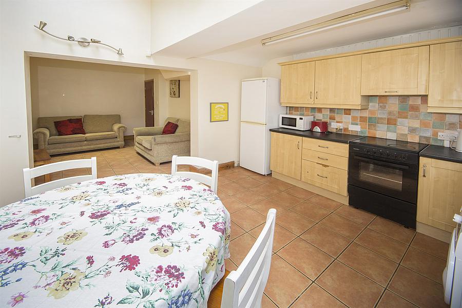 Room 3, 185 Dunluce Avenue