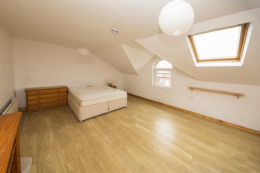 Room 6, 32 Wellesley Avenue