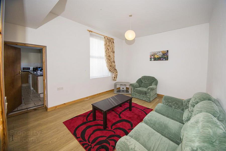 Room 6, 32 Wellesley Avenue